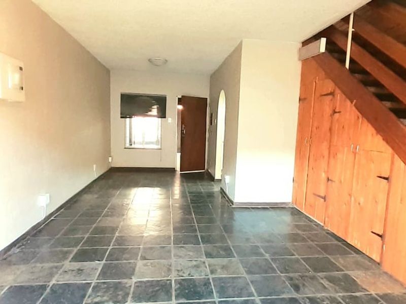 NEAT and well-maintained 2-bedroom DUPLEX townhouse for sale in Kilnerpark - Photo 7