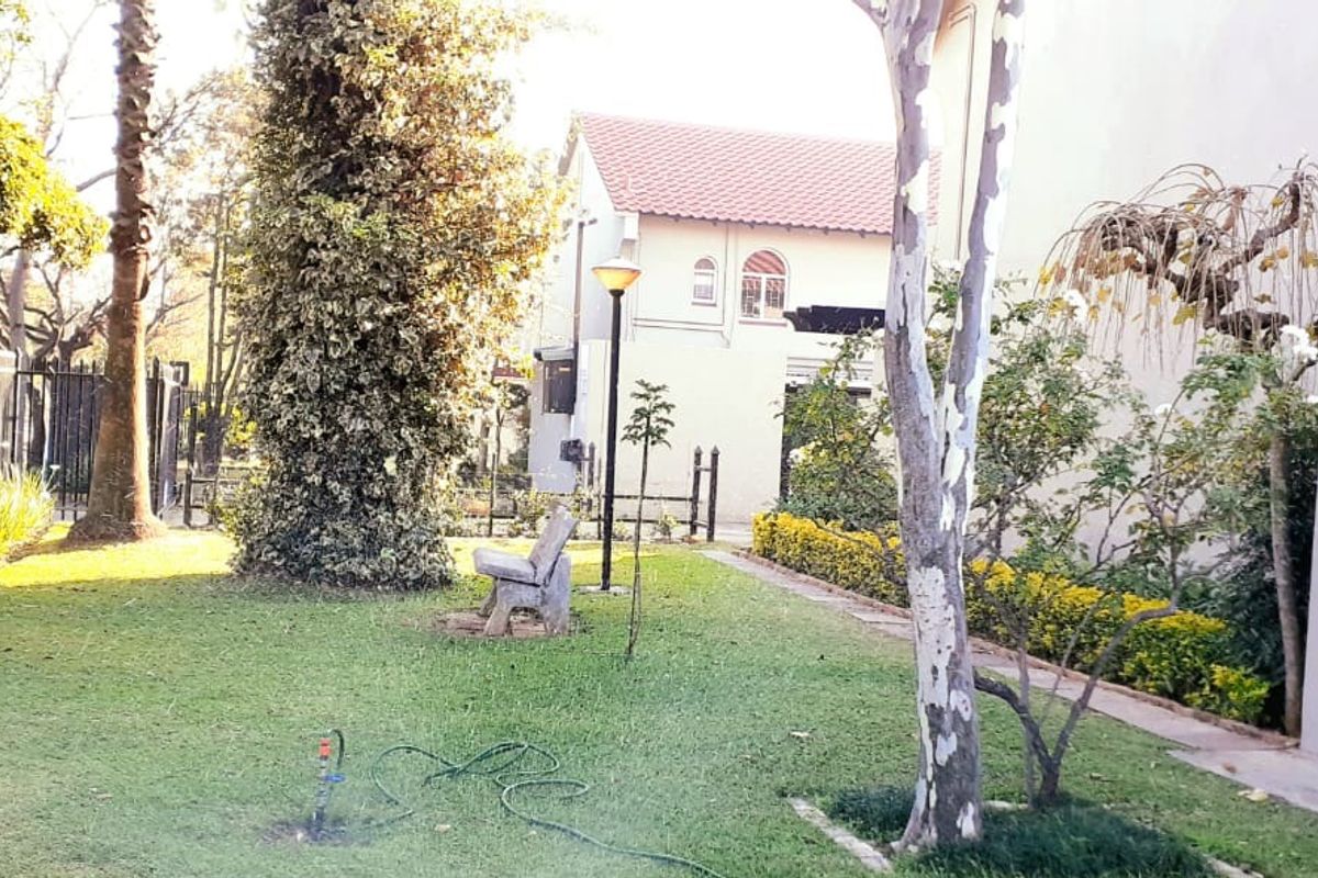 NEAT and well-maintained 2-bedroom DUPLEX townhouse for sale in Kilnerpark - Photo 4