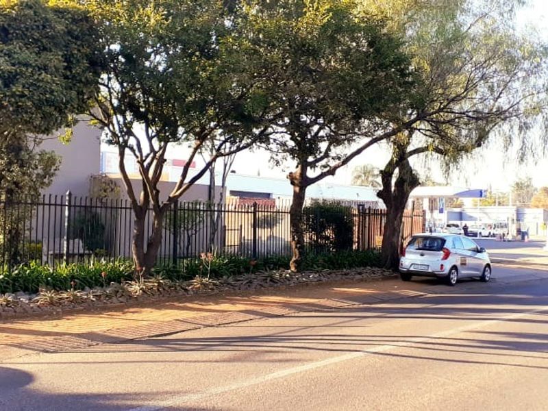 NEAT and well-maintained 2-bedroom DUPLEX townhouse for sale in Kilnerpark - Photo 5