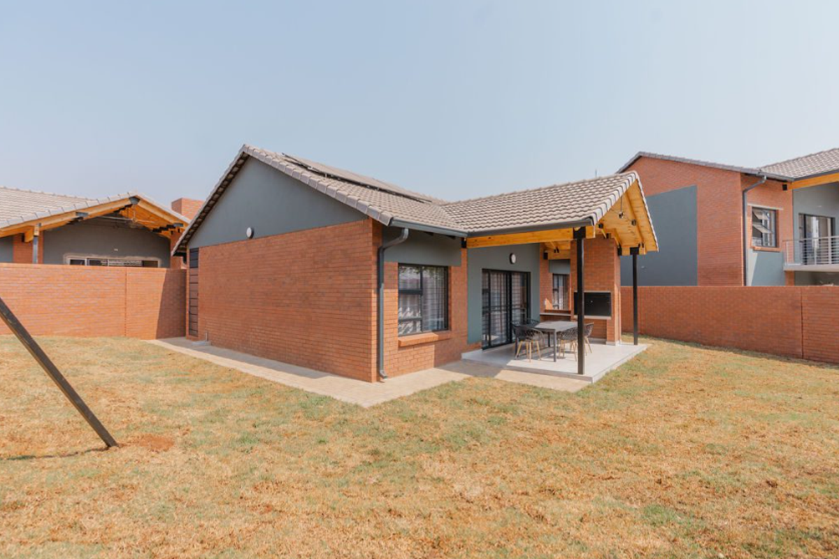 ZOMERLUST. BRAND NEW MODERN DEVELOPMENT IN OLYMPUS. - Photo 5