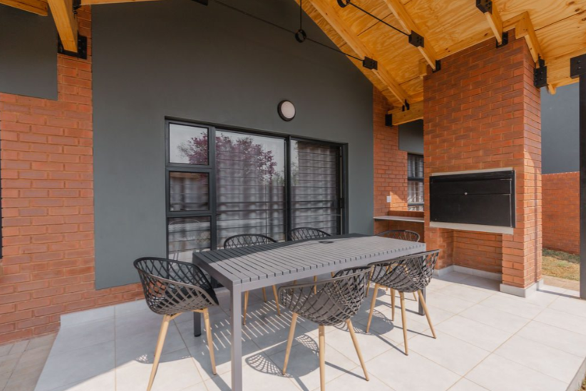 ZOMERLUST. BRAND NEW MODERN DEVELOPMENT IN OLYMPUS. - Photo 3