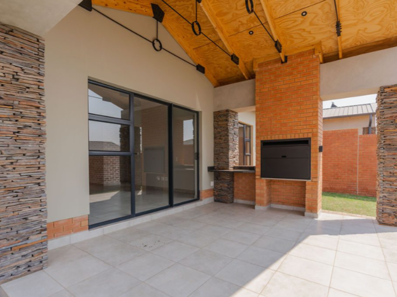 BUSHWILLOW. BRAND NEW MODERN FAMILY SIMPLEX IN SIX FOUNTAINS. - Photo 4
