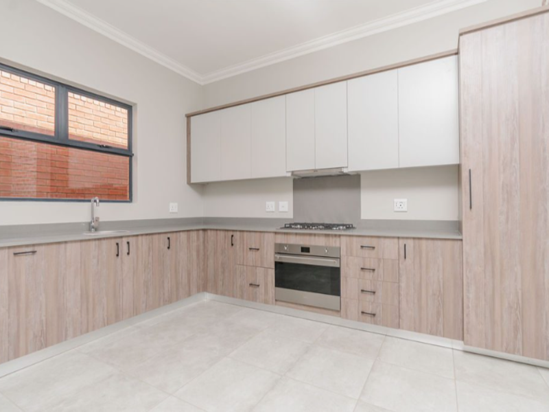 BUSHWILLOW. BRAND NEW MODERN FAMILY SIMPLEX IN SIX FOUNTAINS. - Photo 6