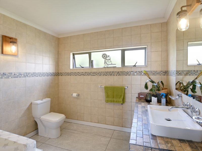 Luxury Living with Scenic Bushveld Views: 4 Bedroom, 3 Bathroom Home in Sable Hills - Photo 9