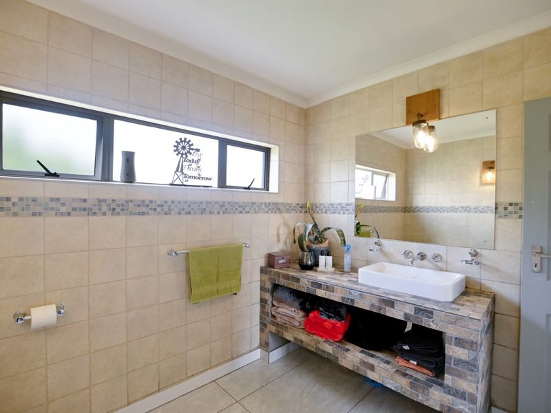 Luxury Living with Scenic Bushveld Views: 4 Bedroom, 3 Bathroom Home in Sable Hills - Photo 8