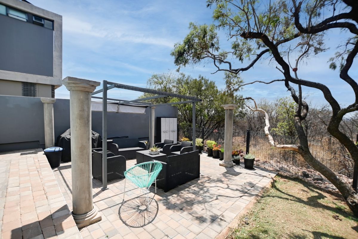 Luxury Living with Scenic Bushveld Views: 4 Bedroom, 3 Bathroom Home in Sable Hills - Photo 4