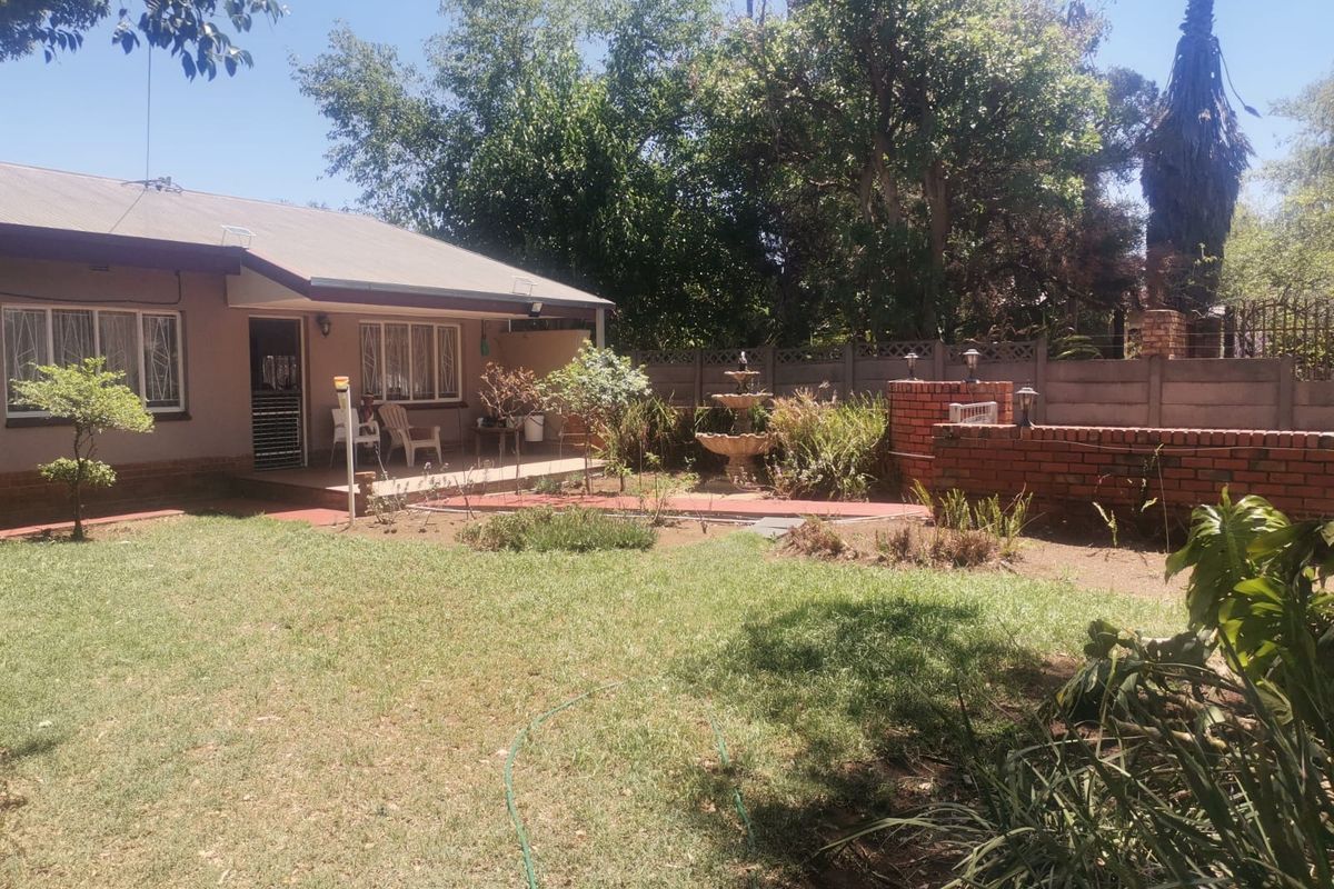 Spacious 4 Bedroom Home with Flatlet and Exceptional Features – A Must-See! - Photo 2