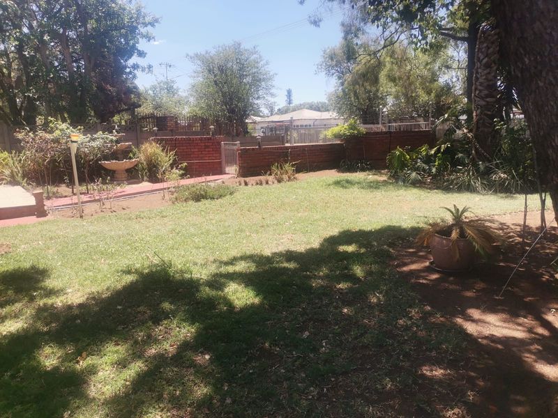 Spacious 4 Bedroom Home with Flatlet and Exceptional Features – A Must-See! - Photo 4