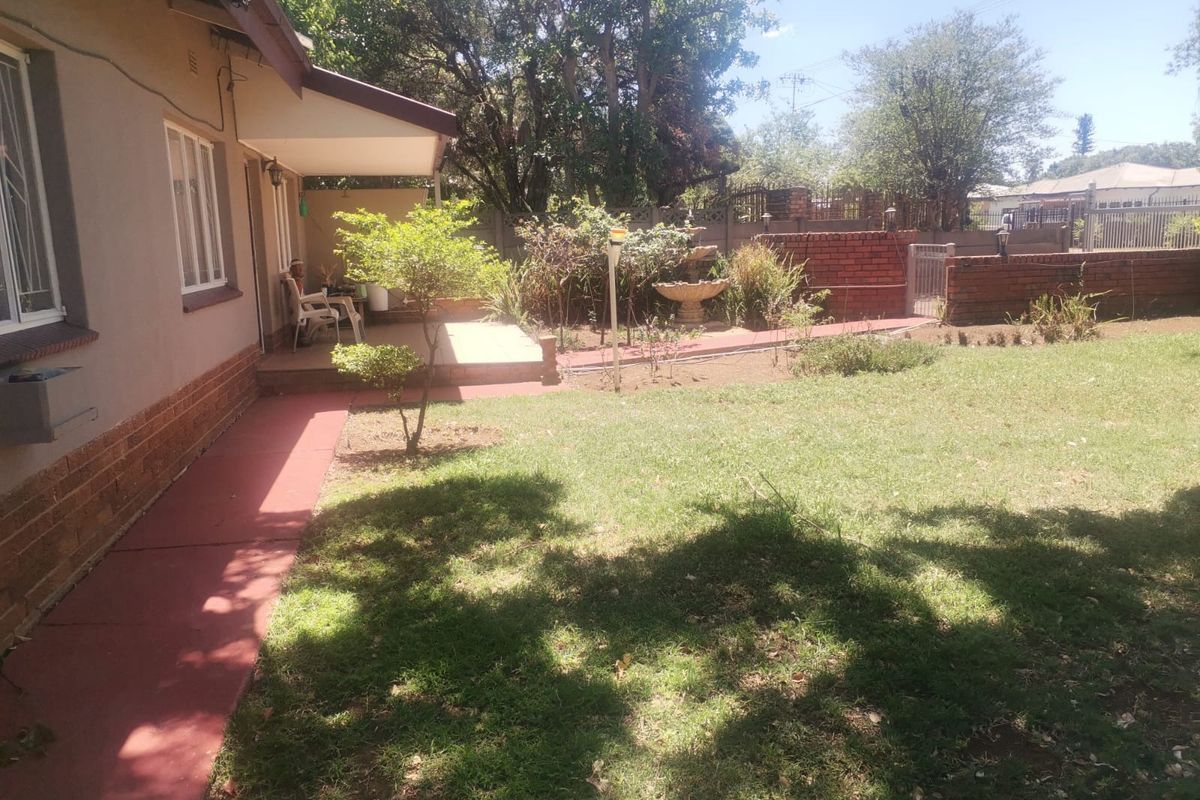 Spacious 4 Bedroom Home with Flatlet and Exceptional Features – A Must-See! - Photo 3