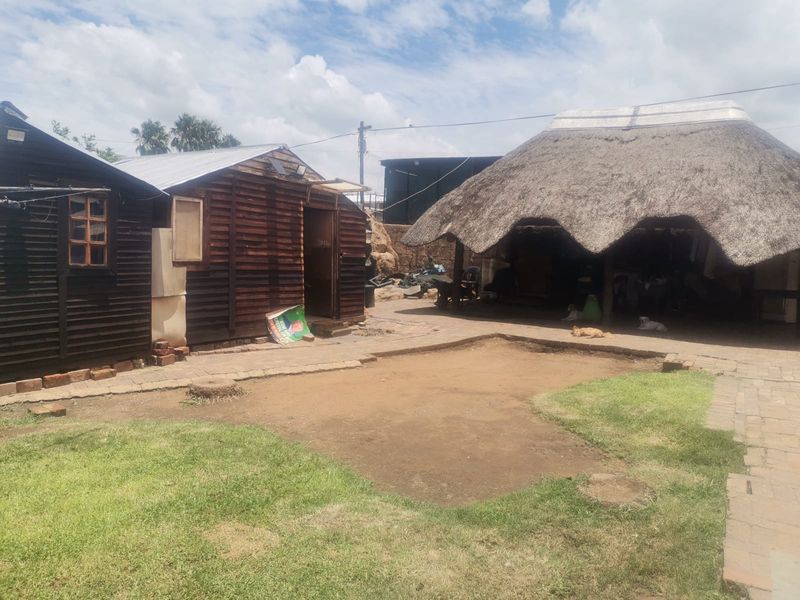 4 Bedroom Family Home with Flatlets – Your Dream Home Awaits! - Photo 2