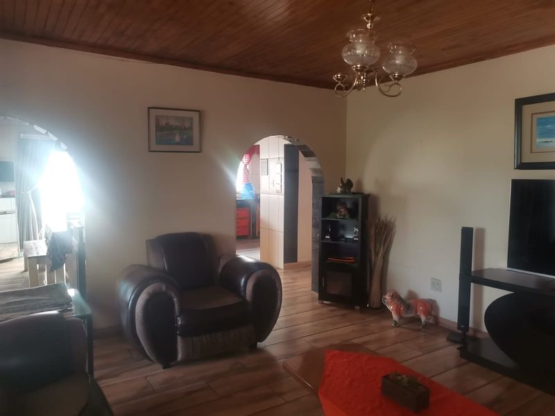 4 Bedroom Family Home with Flatlets – Your Dream Home Awaits! - Photo 5