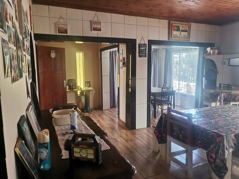 4 Bedroom Family Home with Flatlets – Your Dream Home Awaits! - Photo 6