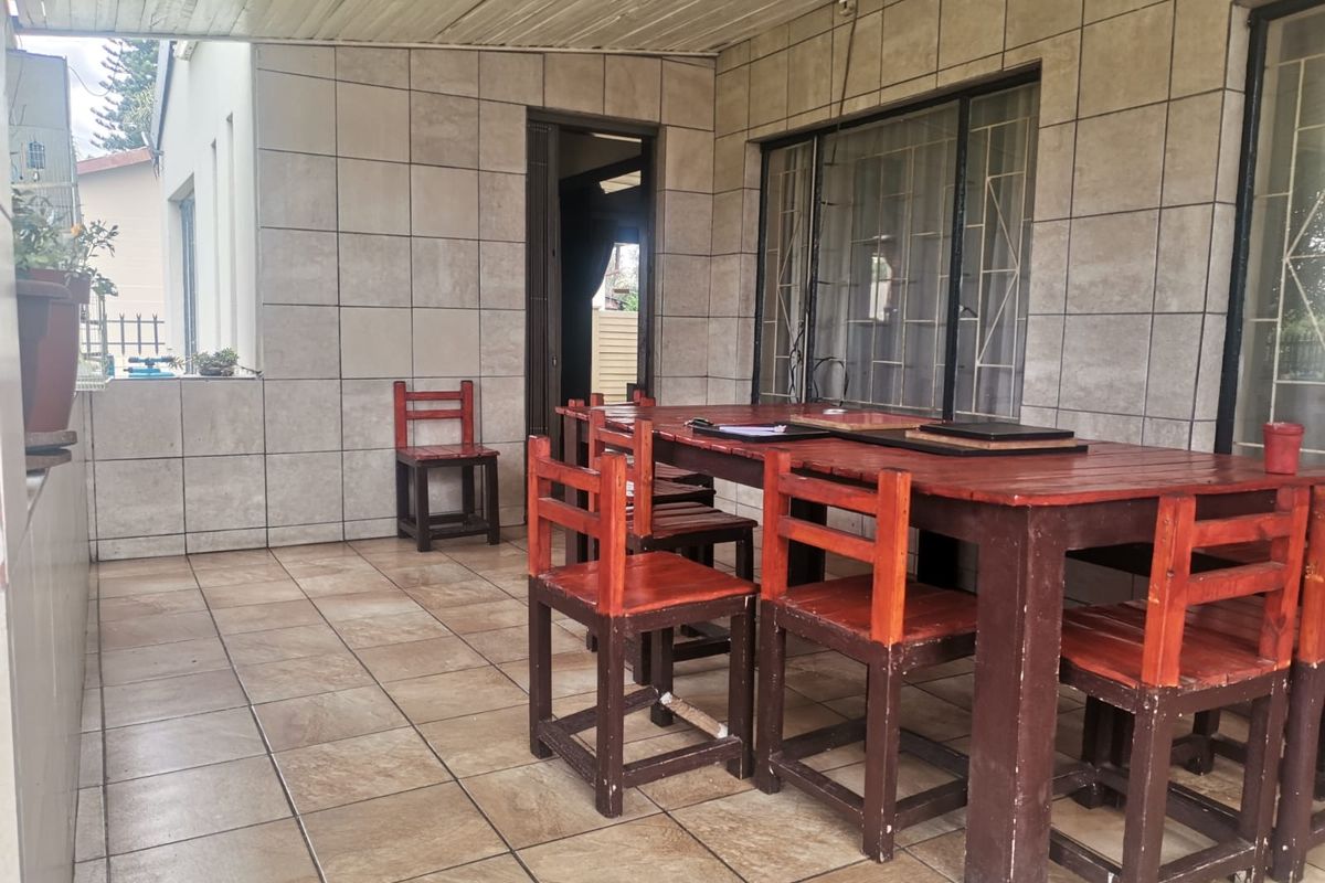 4 Bedroom Family Home with Flatlets – Your Dream Home Awaits! - Photo 3