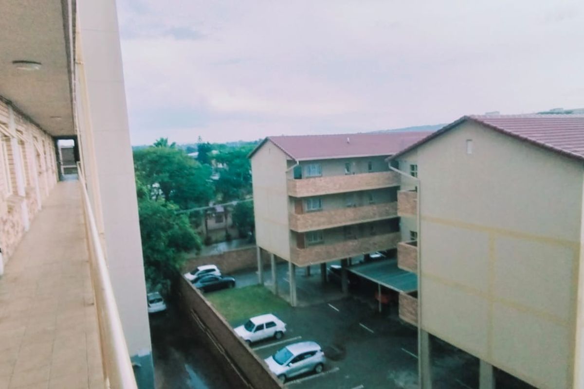 Apartment For Sale In Pretoria - Photo 2