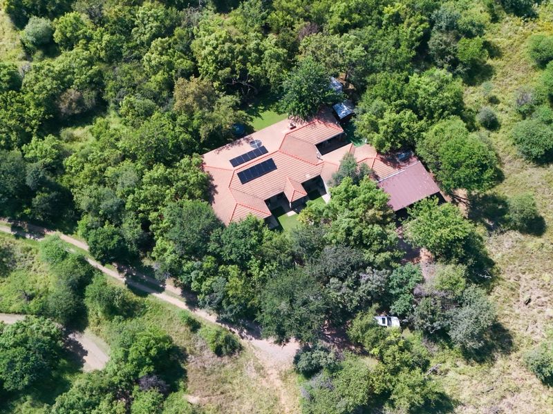 A Private Bushveld Sanctuary in Leeuwfontein Estate – Where Luxury Living Meets Wildlife Roaming. - Photo 5