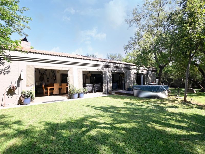 A Private Bushveld Sanctuary in Leeuwfontein Estate – Where Luxury Living Meets Wildlife Roaming. - Photo 10