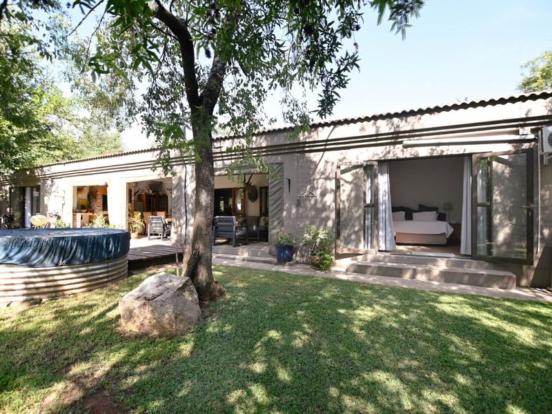 A Private Bushveld Sanctuary in Leeuwfontein Estate – Where Luxury Living Meets Wildlife Roaming. - Photo 2