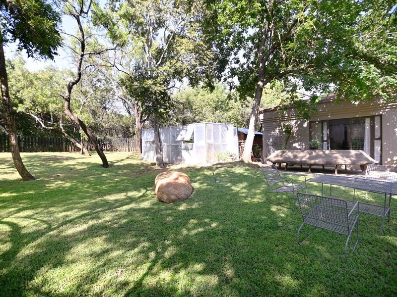 A Private Bushveld Sanctuary in Leeuwfontein Estate – Where Luxury Living Meets Wildlife Roaming. - Photo 9
