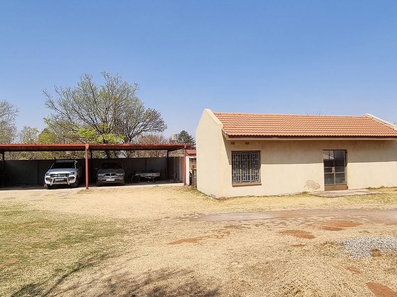 1 Hectare plot with 2 dwellings - Photo 4