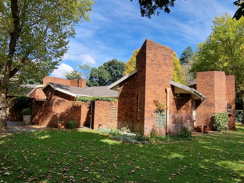 Semi face brick, 5-bedroom house in Henley on Klip - Photo 5