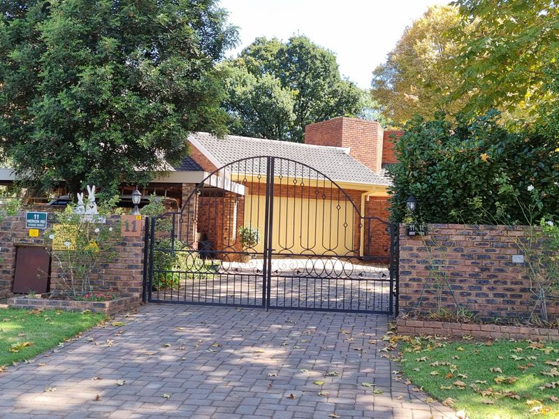 Semi face brick, 5-bedroom house in Henley on Klip - Photo 3