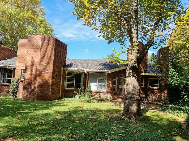 Semi face brick, 5-bedroom house in Henley on Klip - Photo 7