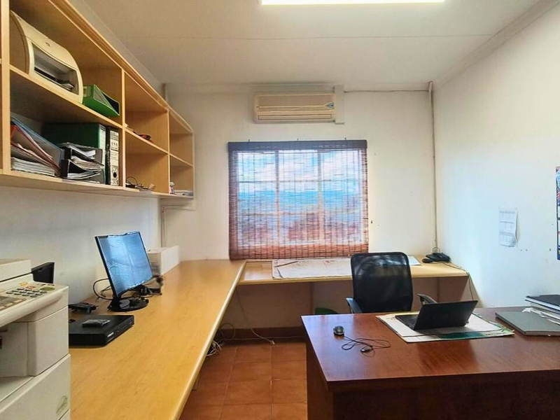 Prime Commercial Property – Ready for Immediate Occupation!!! - Photo 4