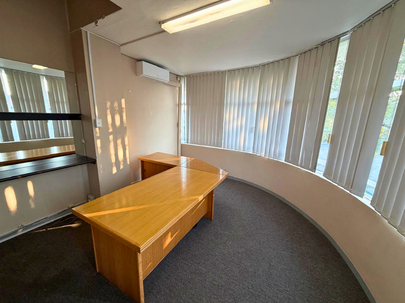 Elevate Your Business with This Clarendon Office Opportunity - Photo 4