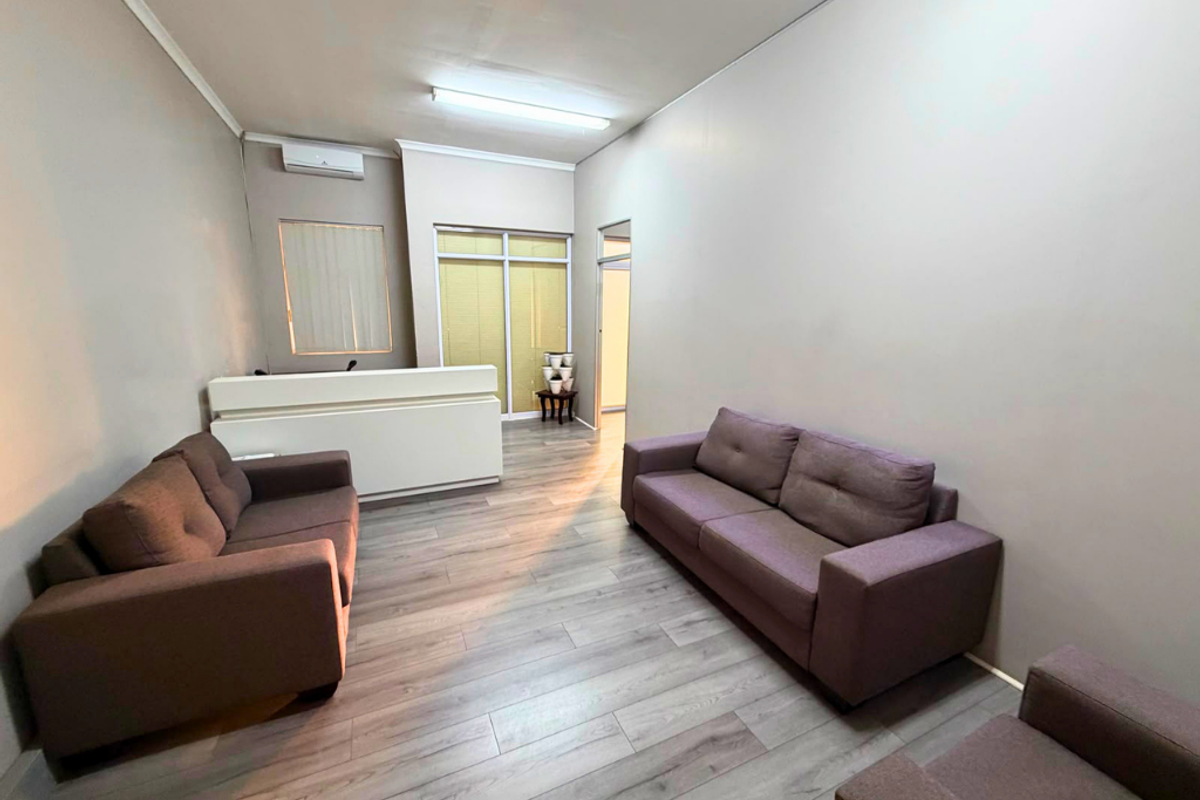 Elevate Your Business with This Clarendon Office Opportunity - Photo 2
