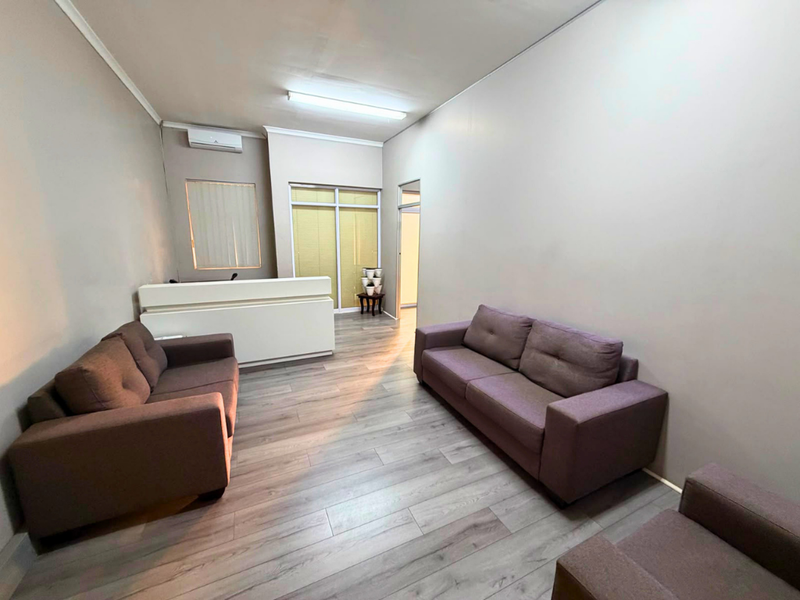 Elevate Your Business with This Clarendon Office Opportunity - Photo 2