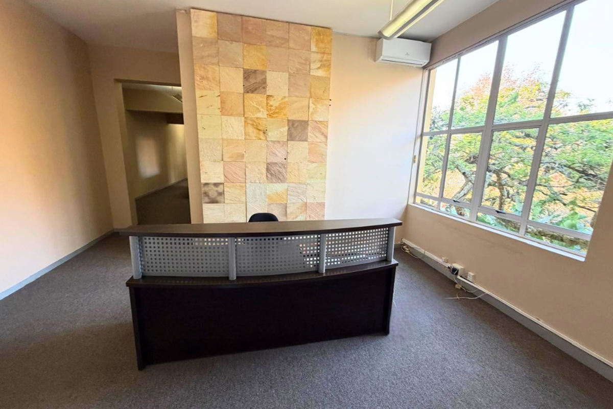 Elevate Your Business with This Clarendon Office Opportunity - Photo 3