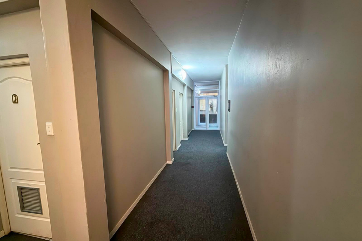 Elevate Your Business with This Clarendon Office Opportunity - Photo 5