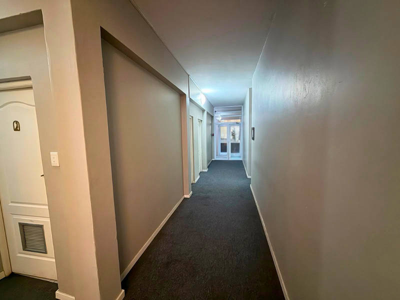 Elevate Your Business with This Clarendon Office Opportunity - Photo 5