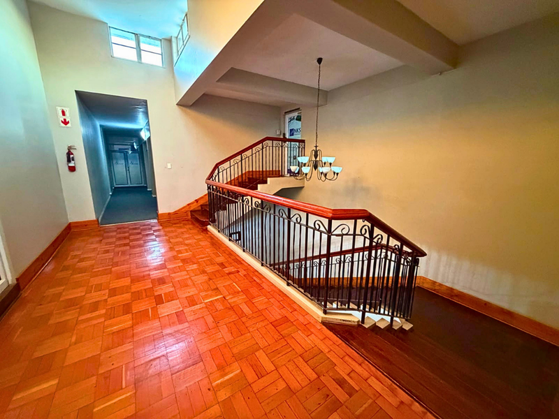 Elevate Your Business with This Clarendon Office Opportunity - Photo 10