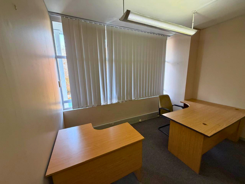 Elevate Your Business with This Clarendon Office Opportunity - Photo 9