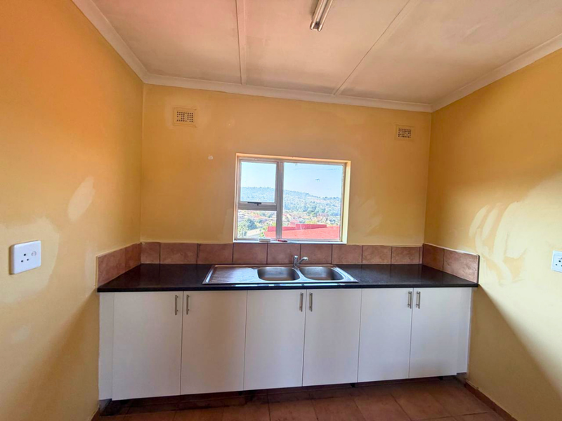 Elevate Your Business with This Clarendon Office Opportunity - Photo 8