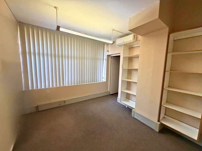 Elevate Your Business with This Clarendon Office Opportunity - Photo 7