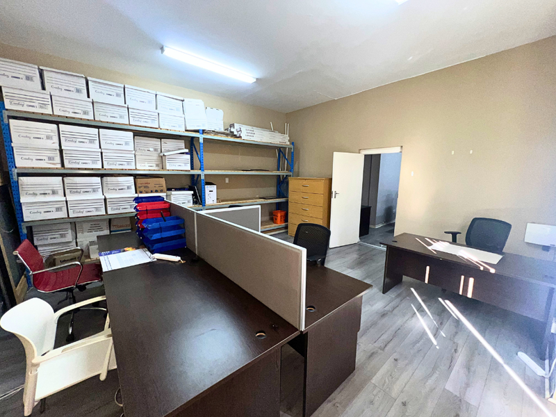 Well-Located Office Space Offering Convenience in Clarendon - Photo 10