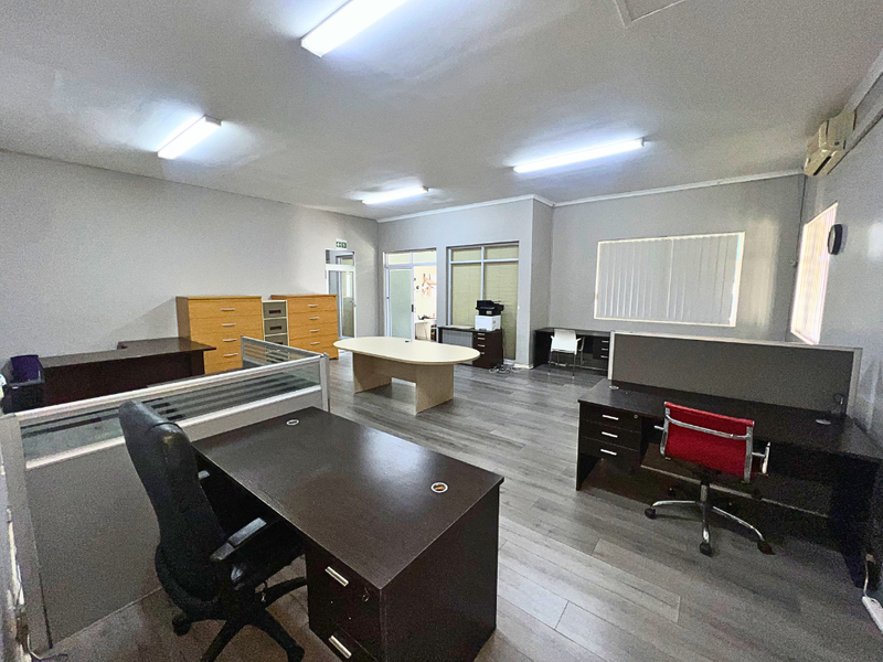 Well-Located Office Space Offering Convenience in Clarendon - Photo 8