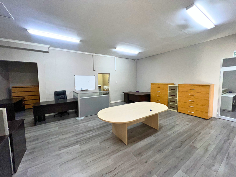 Well-Located Office Space Offering Convenience in Clarendon - Photo 6