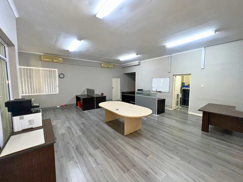 Well-Located Office Space Offering Convenience in Clarendon - Photo 7