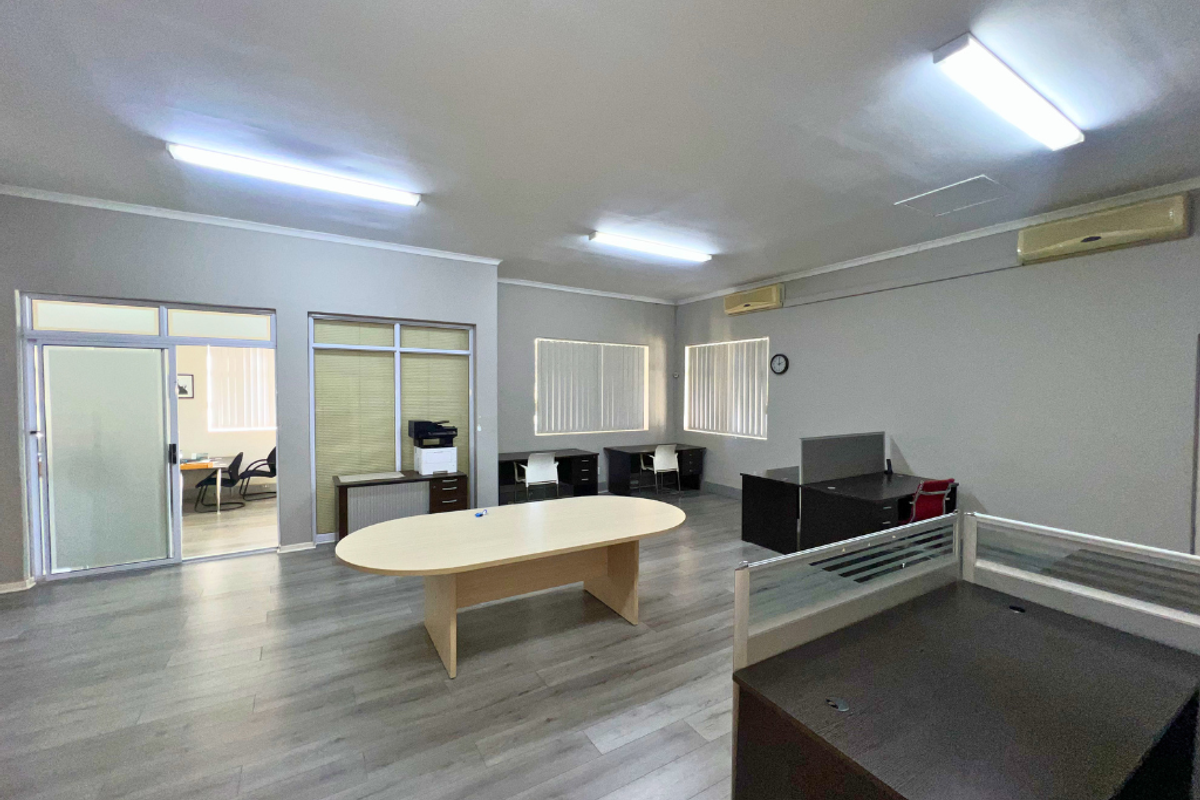 Well-Located Office Space Offering Convenience in Clarendon - Photo 5