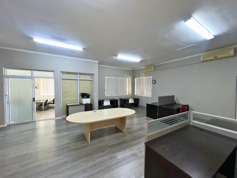 Well-Located Office Space Offering Convenience in Clarendon - Photo 5