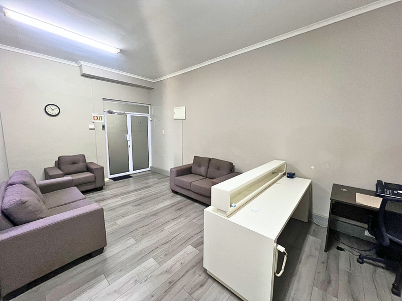 Well-Located Office Space Offering Convenience in Clarendon - Photo 4