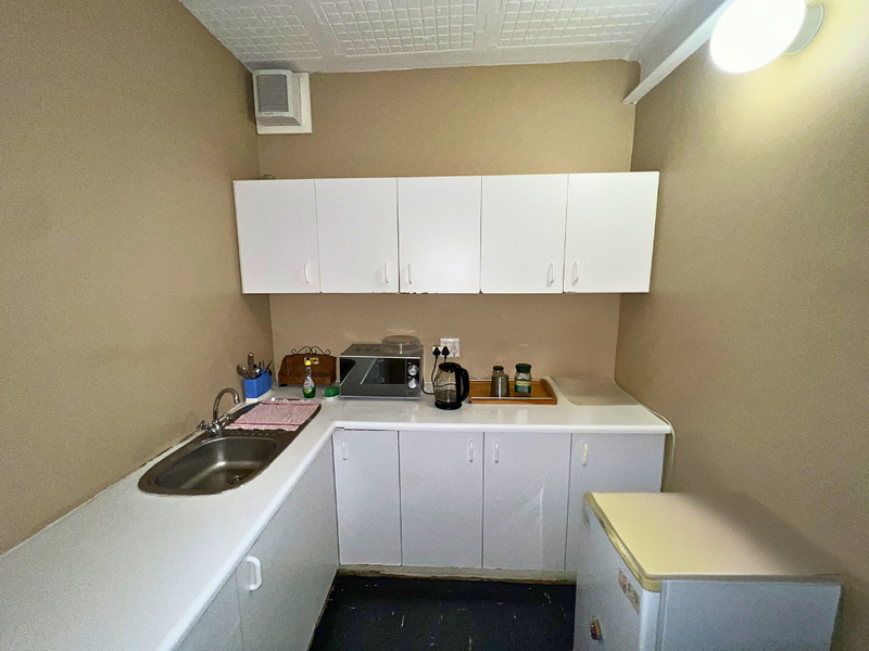 Well-Located Office Space Offering Convenience in Clarendon - Photo 9