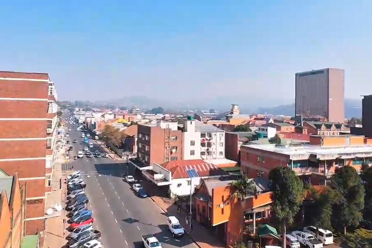 Distinguished Commercial Property For Sale with Prime Exposure & Secure Parking!!! - Photo 3