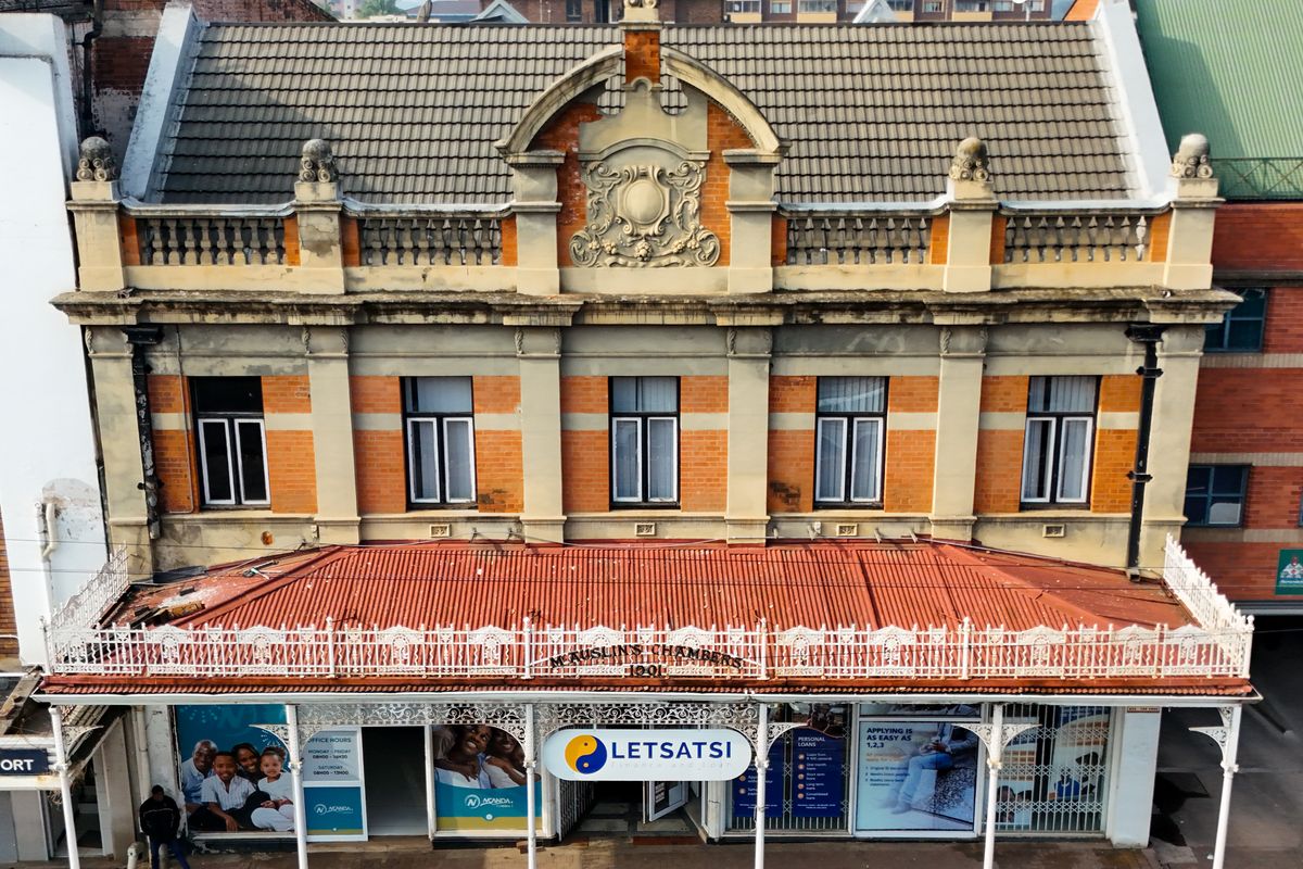 Distinguished Commercial Property For Sale with Prime Exposure & Secure Parking!!! - Photo 5