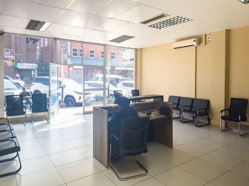 Distinguished Commercial Property For Sale with Prime Exposure & Secure Parking!!! - Photo 10