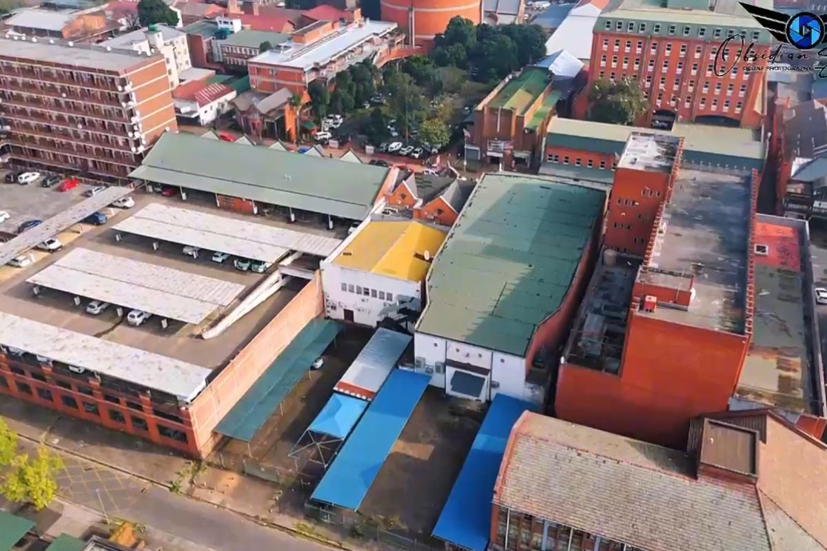 Distinguished Commercial Property For Sale with Prime Exposure & Secure Parking!!! - Photo 2