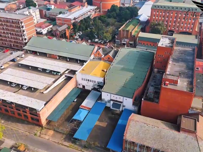 Distinguished Commercial Property For Sale with Prime Exposure & Secure Parking!!! - Photo 2